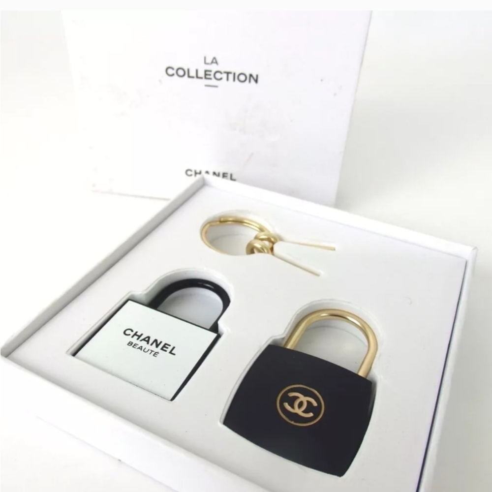 Chanel Black and Gold Padlock Keychain Set